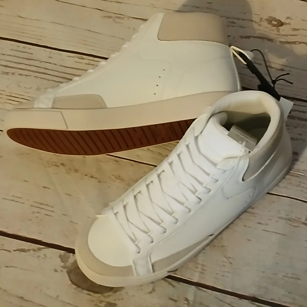 No Boundaries Women's High Top Sneakers White Size 10